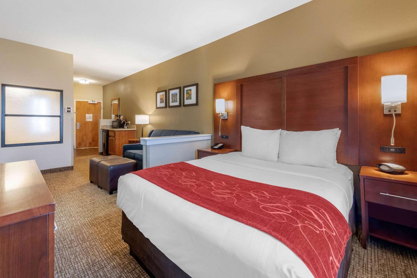 Comfort Suites Barstow near I-15 Main image 2