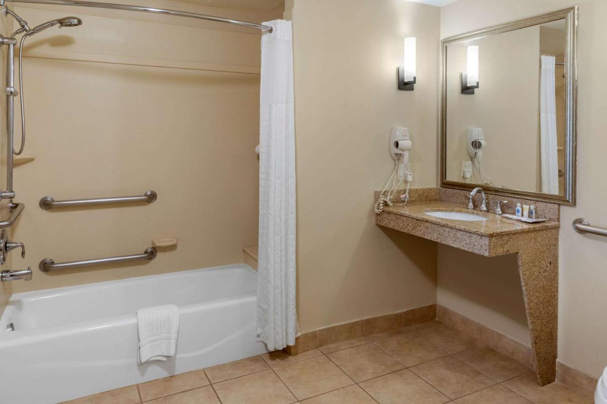 Popular attractions Area Nearby Property